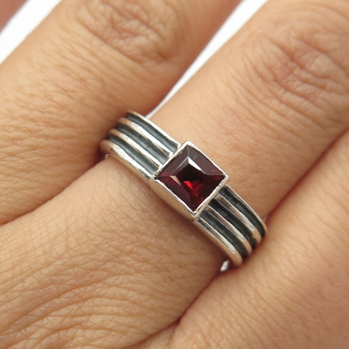 925 Sterling Silver Vintage Mexico Real Red Garnet Gem Ribbed Ring Size 7.5